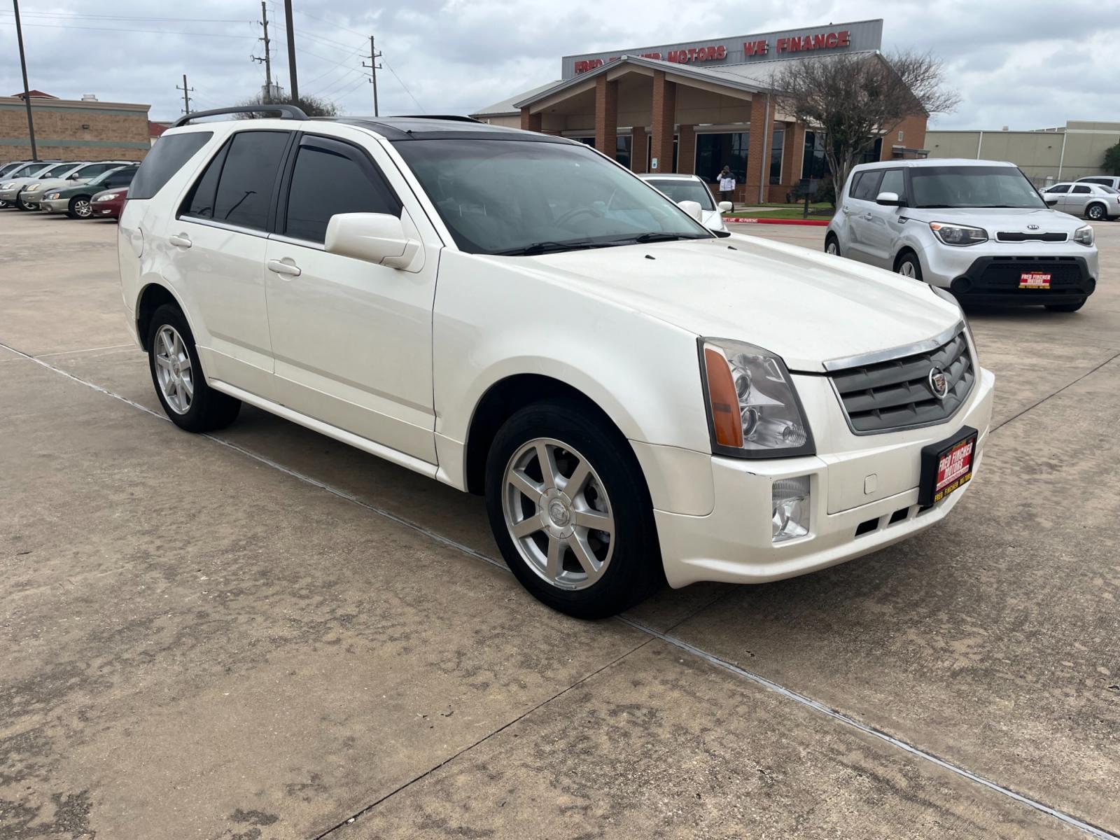 2005 white /TAN Cadillac SRX V6 (1GYEE637250) with an 3.6L V6 DOHC 24V engine, 5-Speed Automatic Overdrive transmission, located at 14700 Tomball Parkway 249, Houston, TX, 77086, (281) 444-2200, 29.928619, -95.504074 - Photo #0